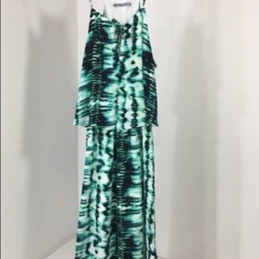 Beautiful sleeveless Maxi dress!